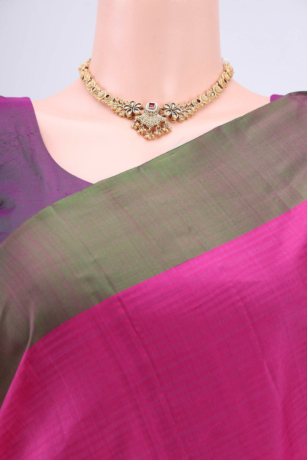 Border image of Rani Pink Kanjivaram Silk Saree with Plain Body and Plain Border. 
