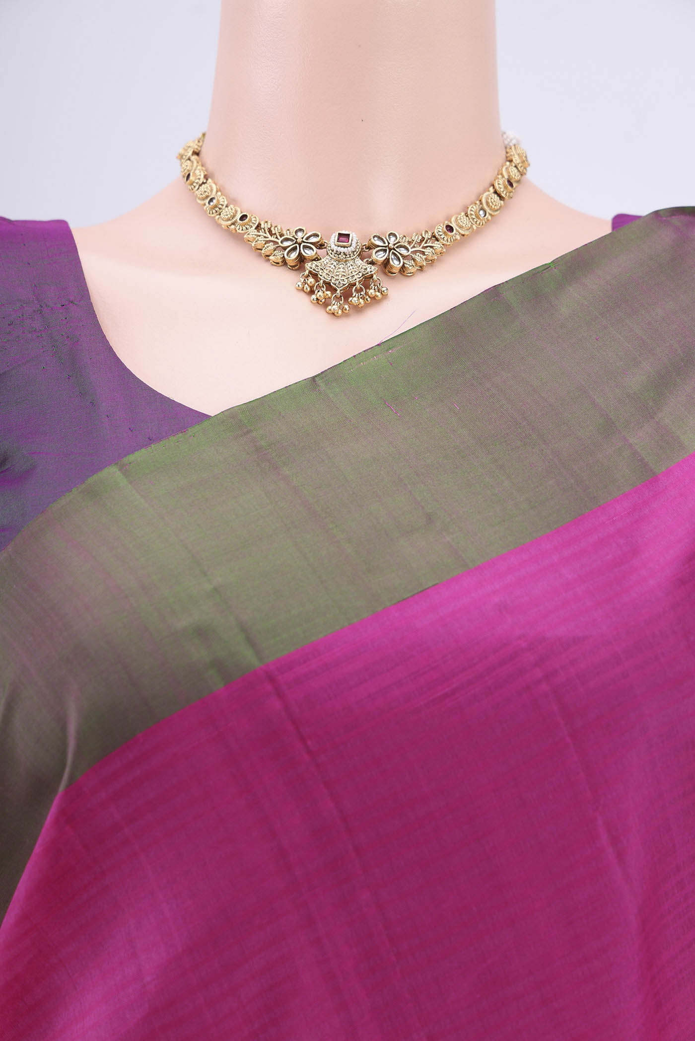 Border image of Rani Pink Kanjivaram Silk Saree with Plain Body and Plain Border. 