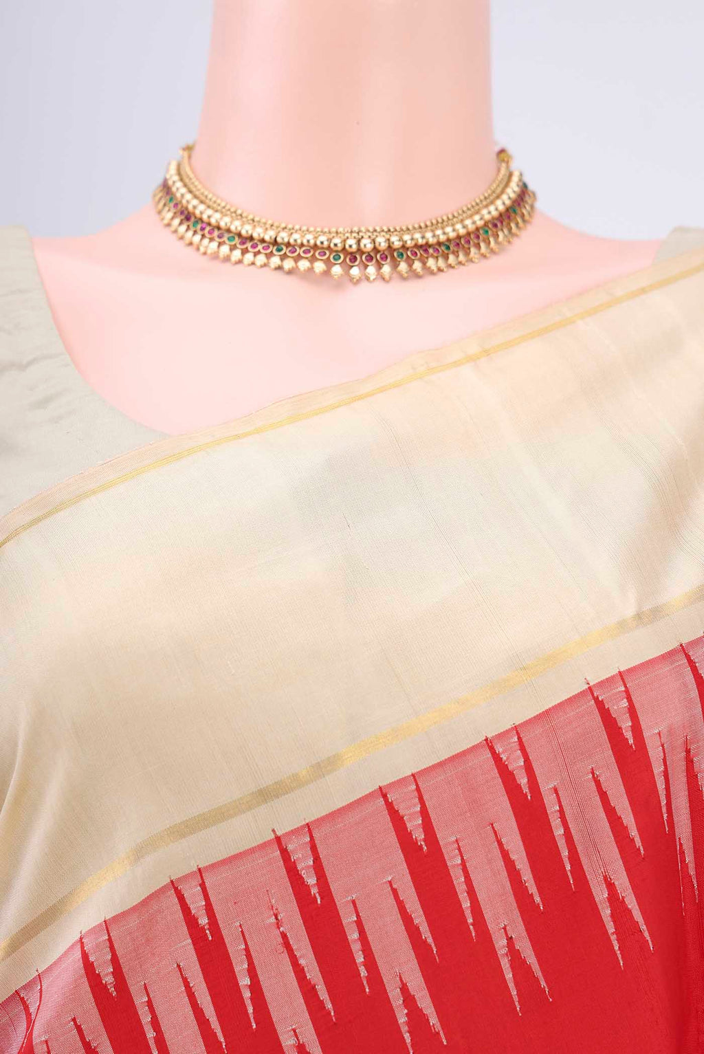Border image of Red Dual Tone Kanjivaram Silk Saree with Plain Body and Temple Border. 