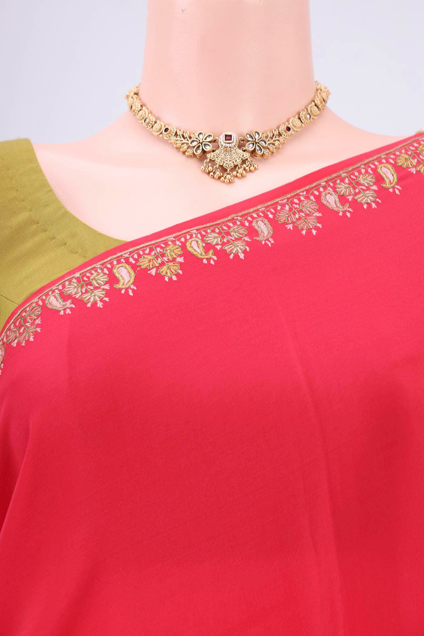 Border image of Red Kashmiri Saree with Plain Body and Thread Border. 