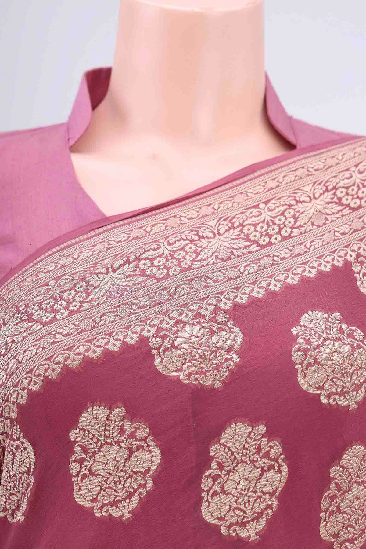Border image of Coral Banarasi Georgette Saree with Zari Brocade on the body and Zari Border. 