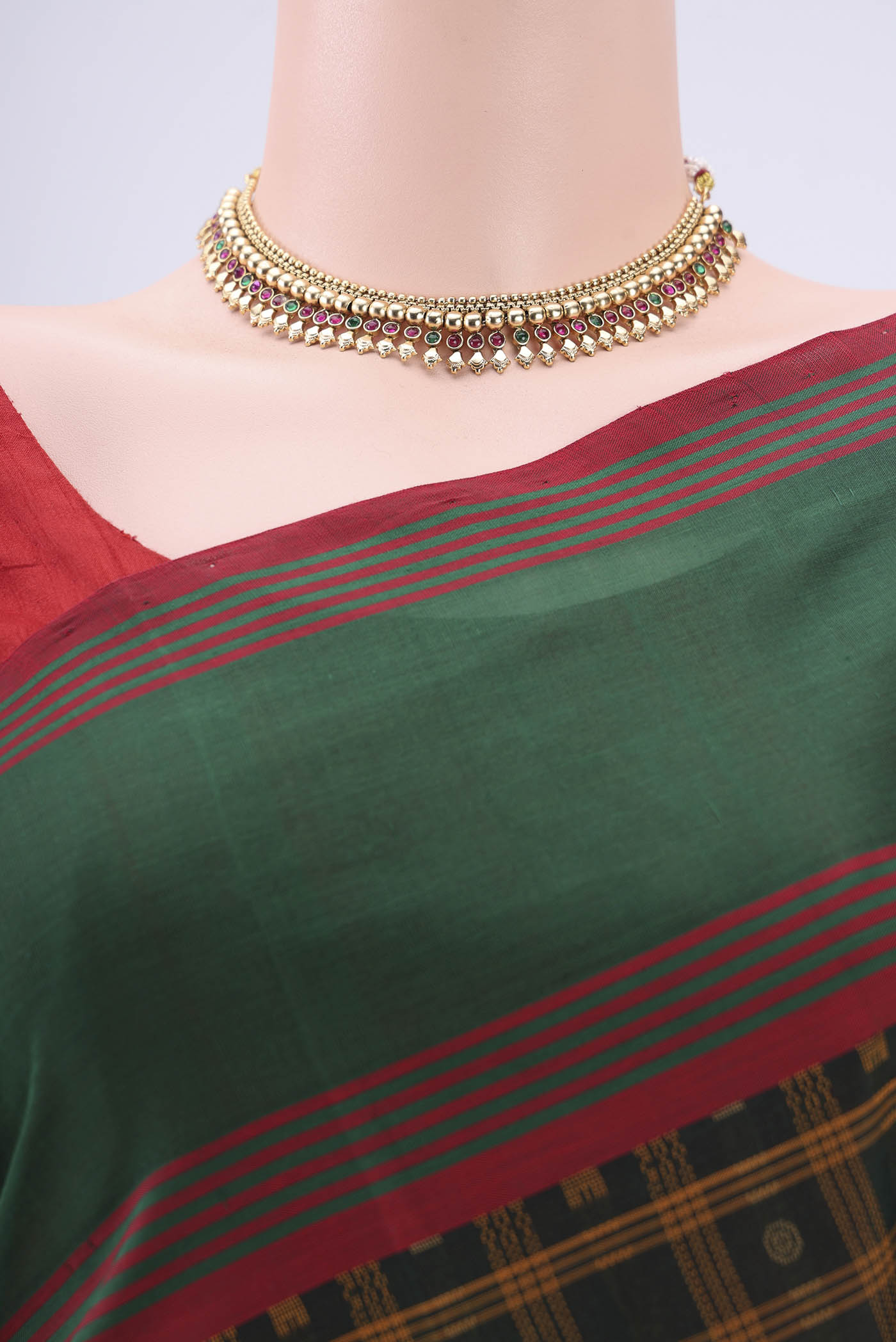 Border image of Bottle Green Silk Cotton Saree with Checked design on the body and Plain Border. 