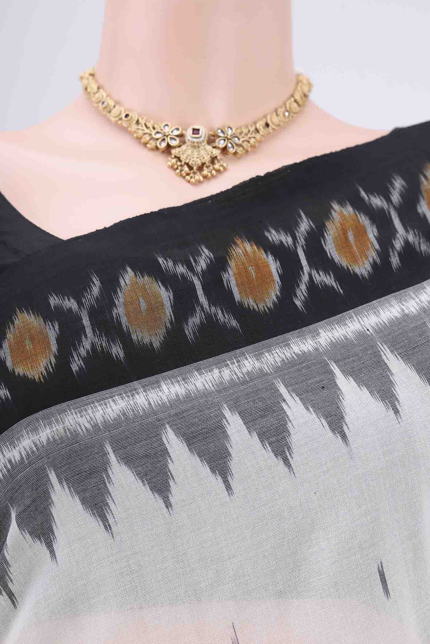 Border image of Off White Dual Tone Pochampally Cotton Saree with Ikat design on the body and Ikat Border. 