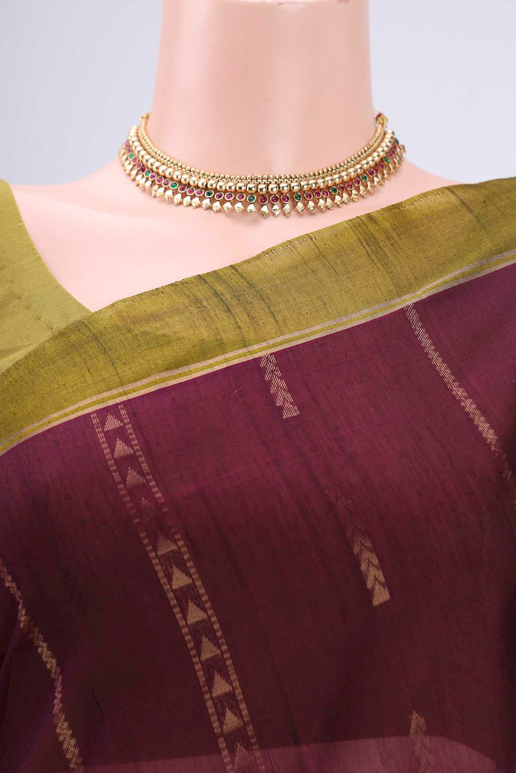 Border image of Magenta Silk Cotton Saree with Zari Butta on the body and Zari Border. 