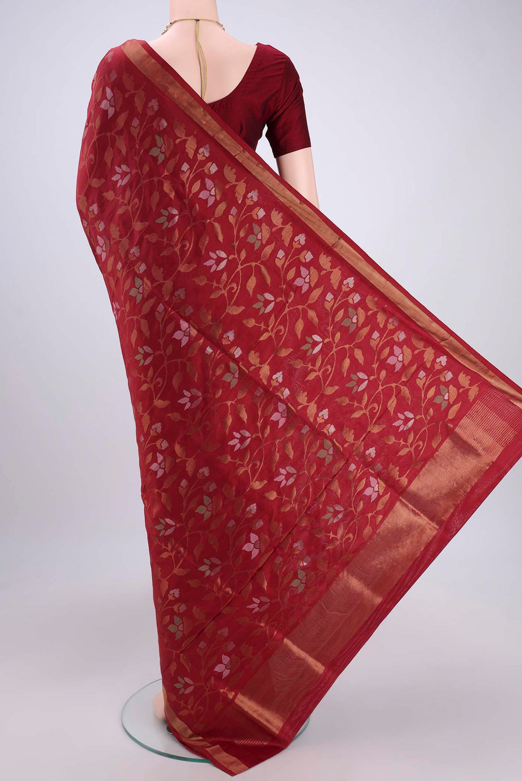Flat view of Maroon Uppada Silk Saree with Jamdani on the body and Zari Border. 