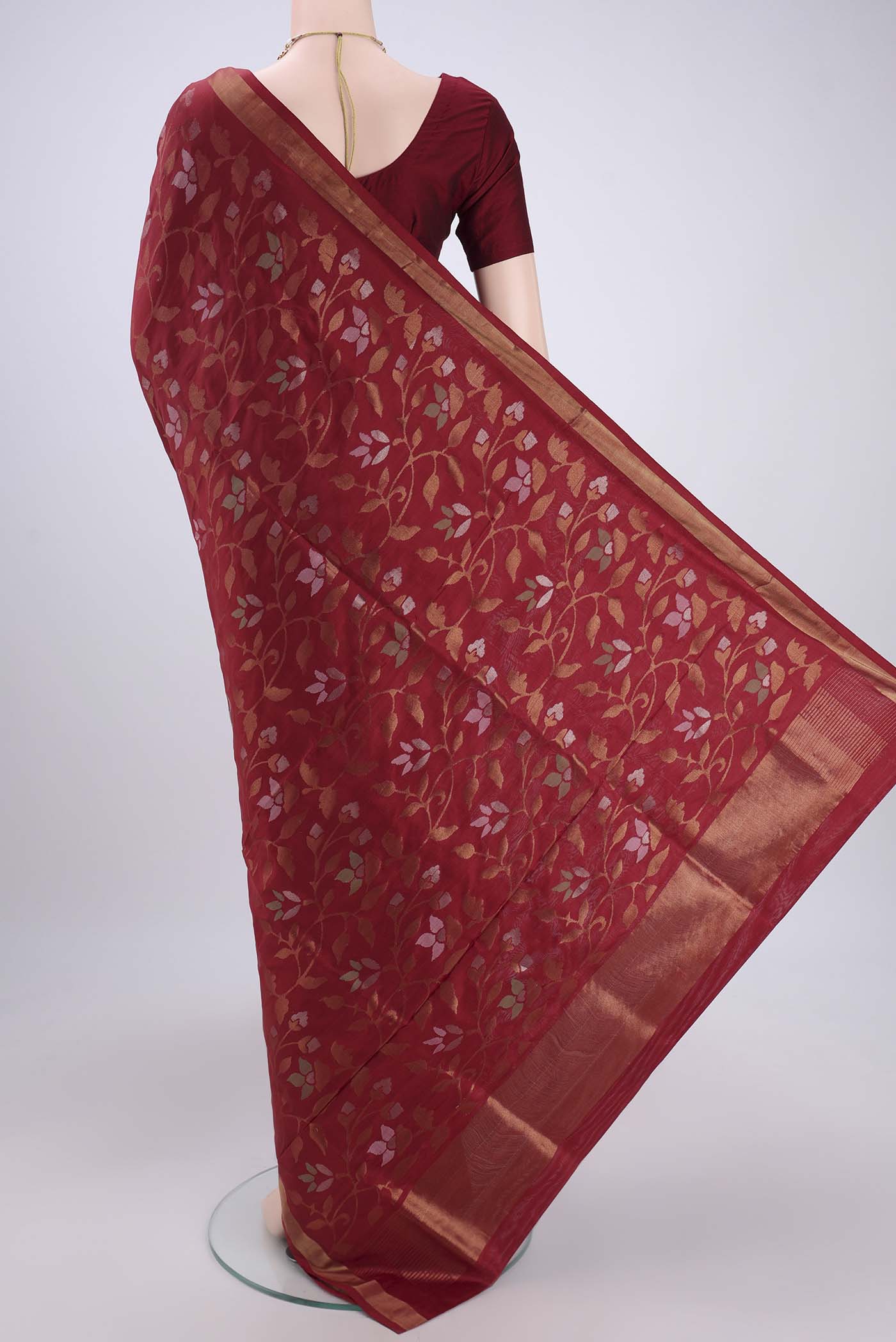Flat view of Maroon Uppada Silk Saree with Jamdani on the body and Zari Border. 