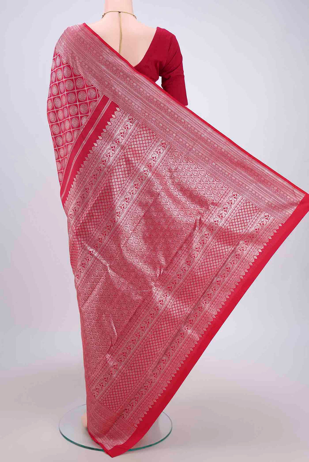 Flat view of Dark Pink Kanchipuram Silk Saree with Zari Brocade on the body and Zari Border. 