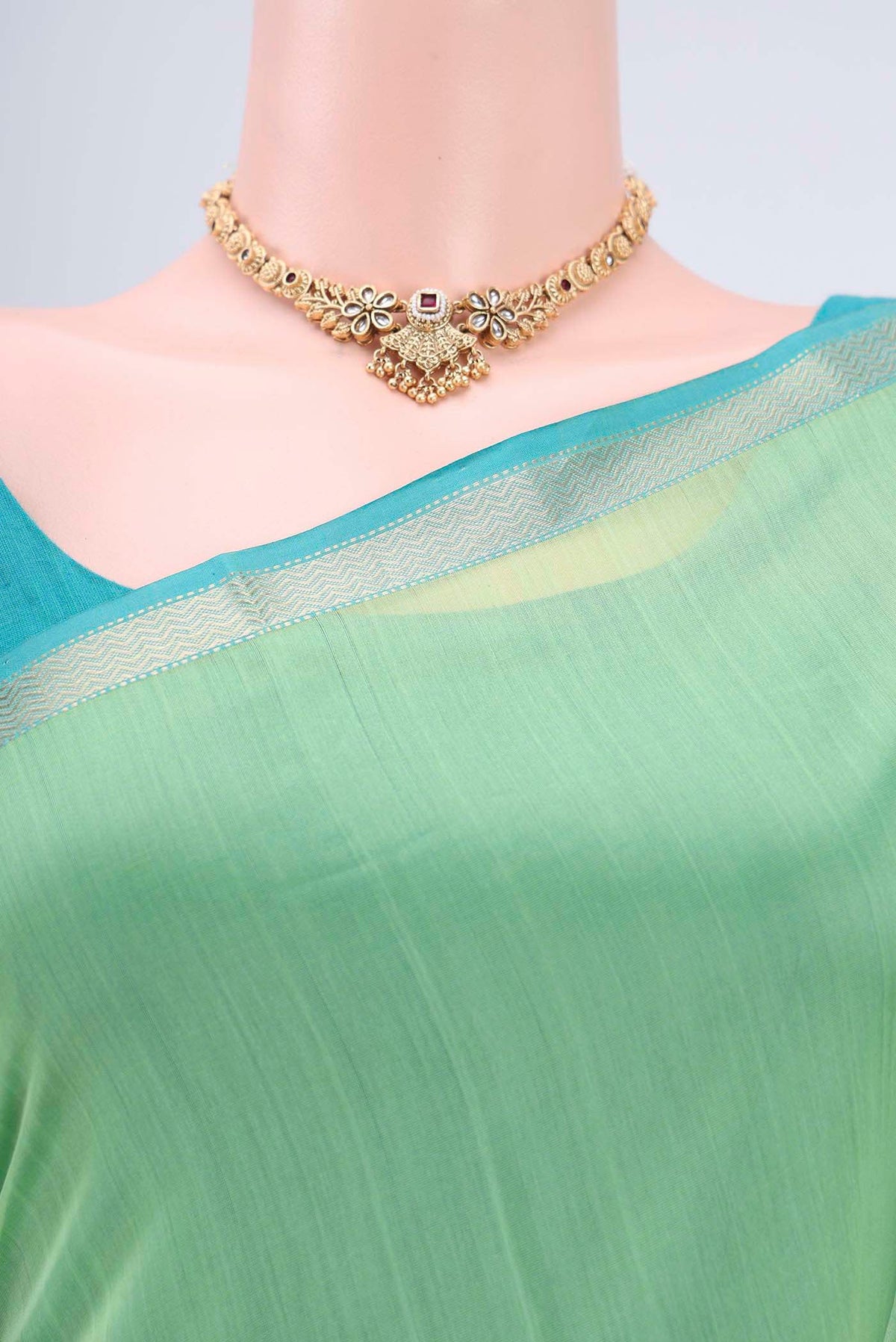 Border image of Acid Green Maheshwari Silk Cotton Saree with Plain Body and Zari Border. 