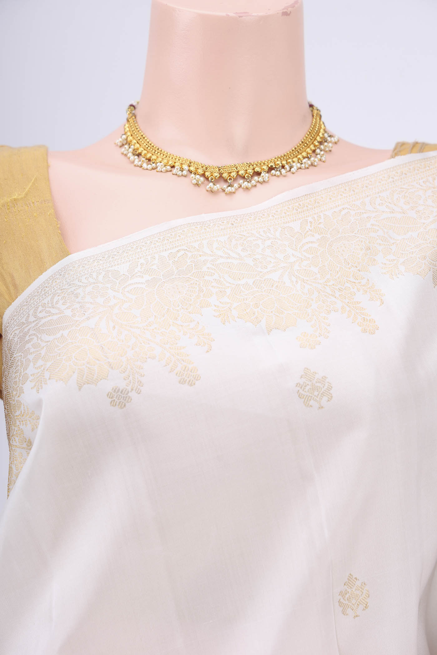 Border image of White Dual Tone Kanjivaram Silk Saree with Zari Butta on the body and Zari Border. 