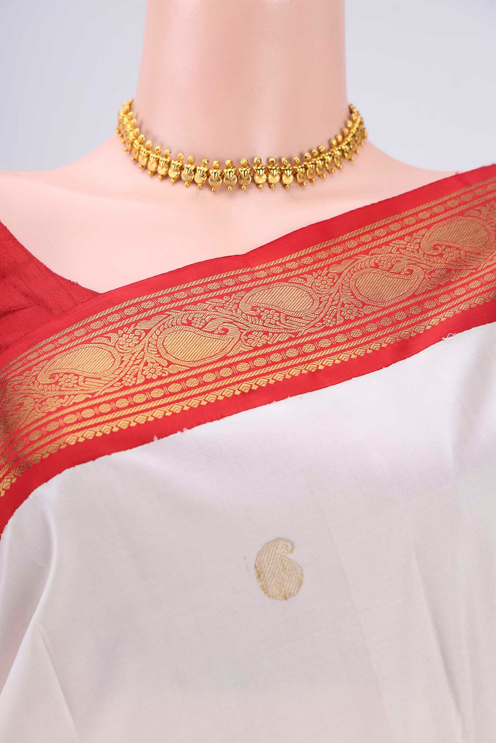 Border image of White Kanjivaram Saree with Zari Butta on the body and Zari Border. 