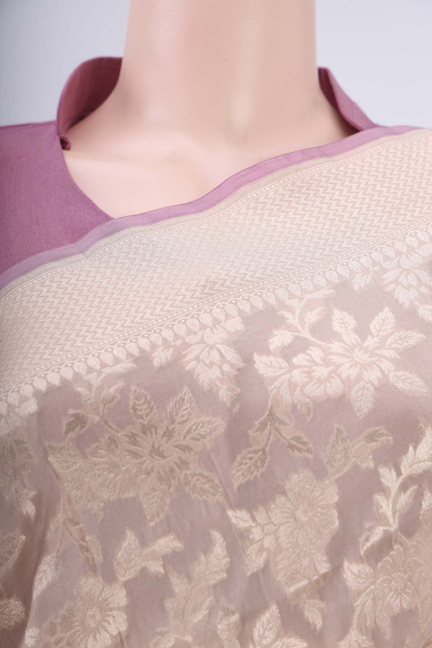 Border image of Beige Banarasi Silk Saree with Zari Butta on the body and Zari Border. 