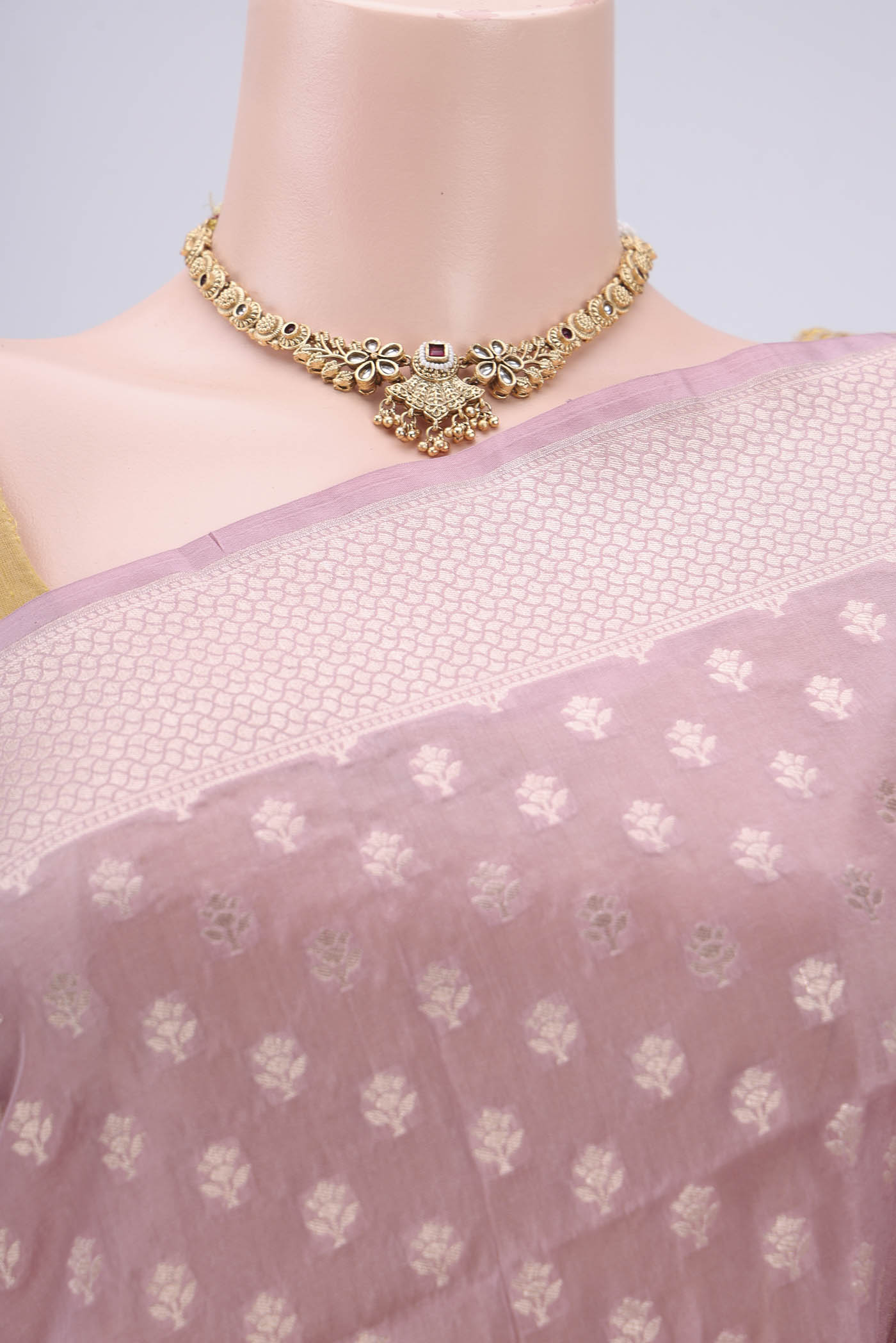 Border image of Pink Bangalore Silk Saree with Zari Butta on the body and Zari Border. 