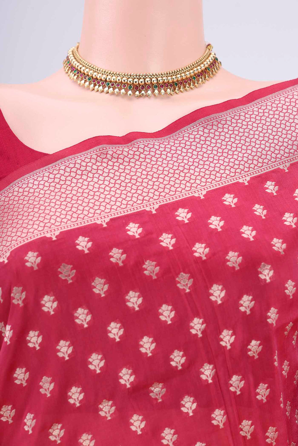 Border image of Rose pink Banarasi Silk Saree with Zari Butta on the body and Zari Border. 