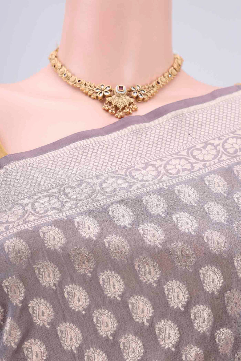 Border image of Grey Bangalore Silk Saree with Zari Butta on the body and Zari Border. 
