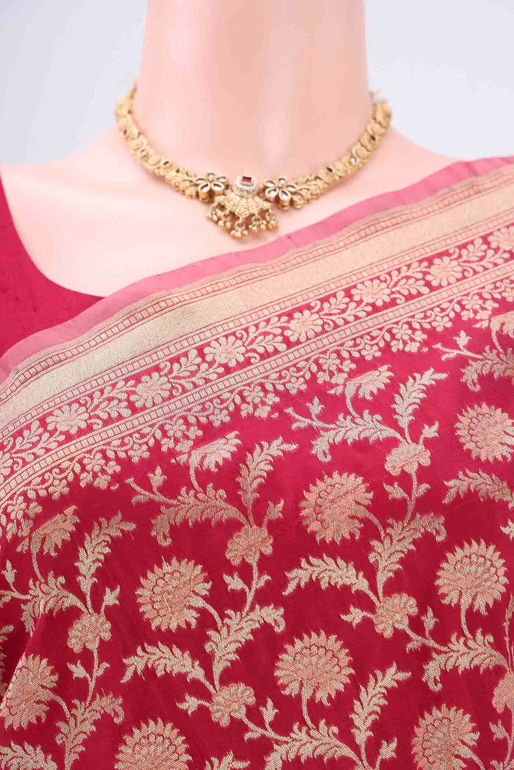 Border image of Dark Pink Dual Tone Banarasi Silk Saree with Zari Brocade on the body and Zari Border. 