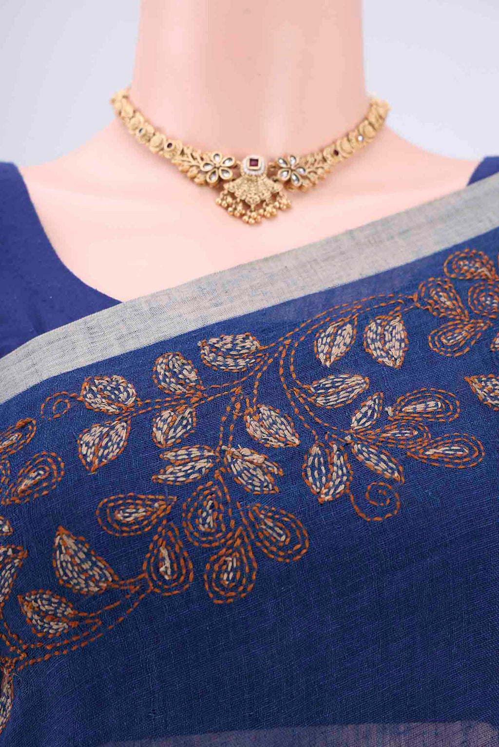 Border image of Blue Linen Saree with Kantha Work on the body and Plain Border. 