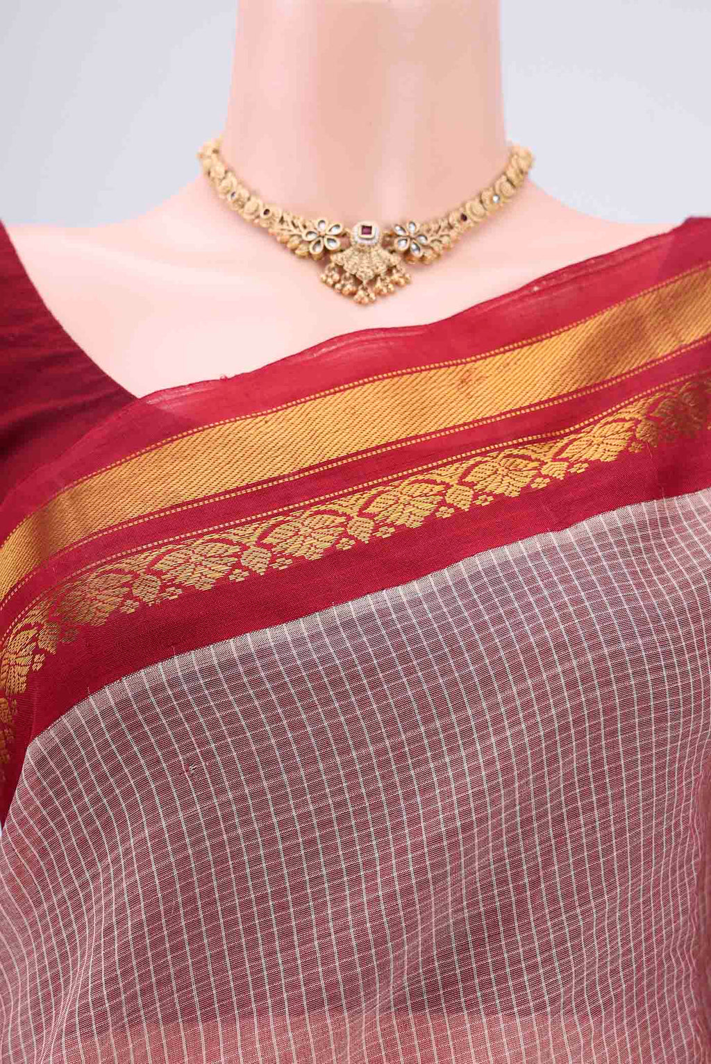 Border image of Coral Dual Tone Gadwal Silk Cotton Saree with Checked design on the body and Silk Border. 