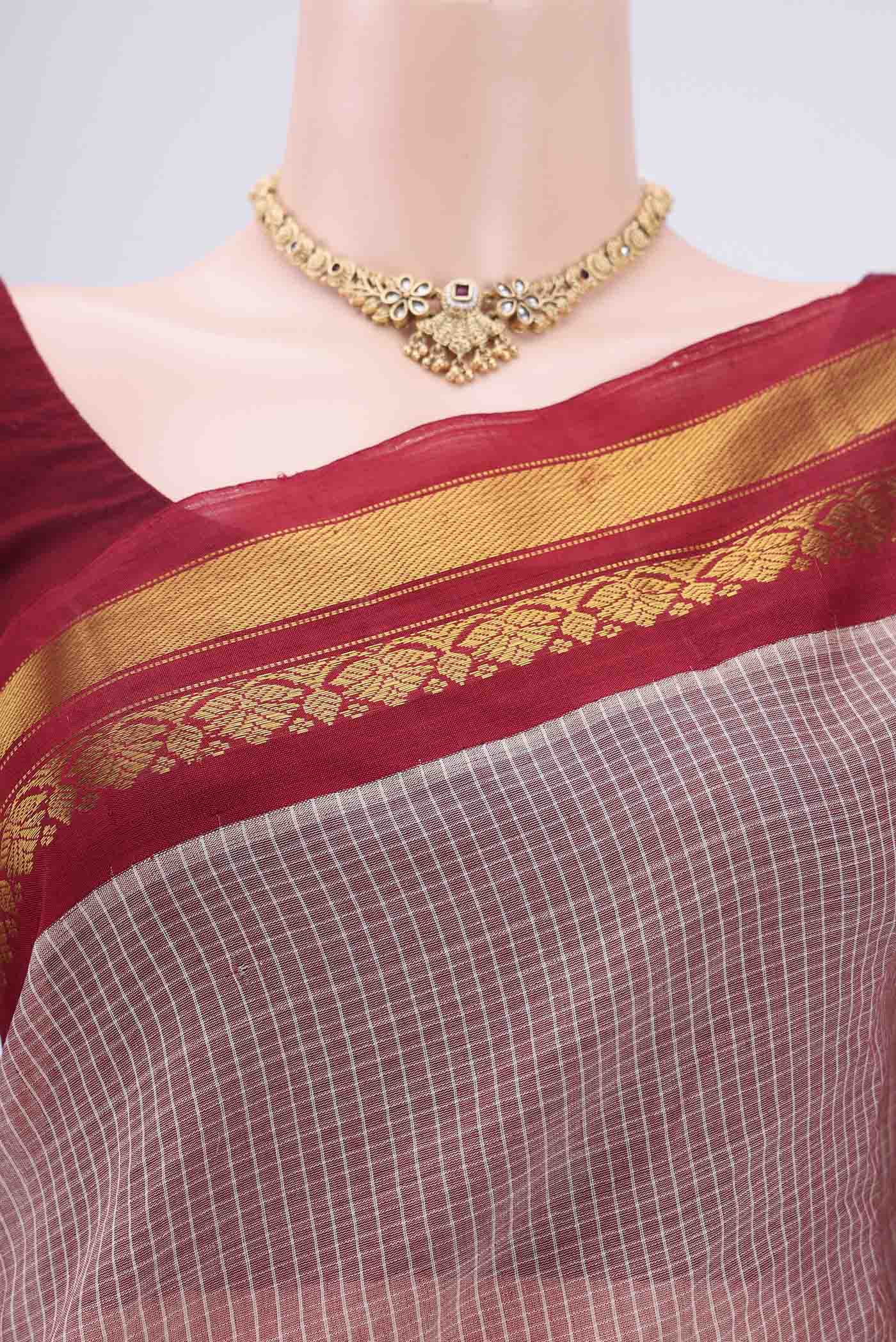 Border image of Coral Dual Tone Gadwal Silk Cotton Saree with Checked design on the body and Silk Border. 