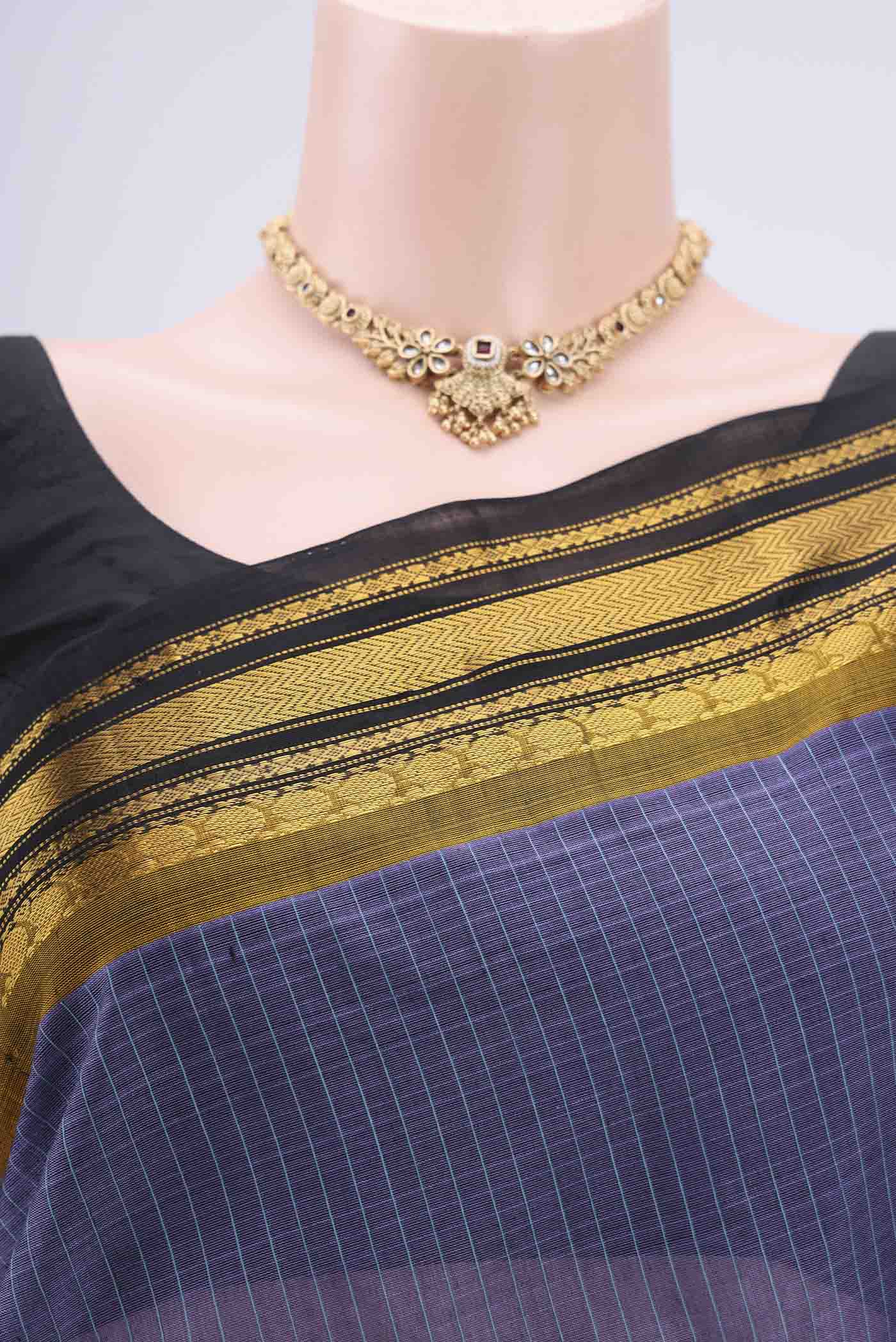 Border image of Dark Mauve Gadwal Silk Cotton Saree with Checked design on the body and Silk Border. 