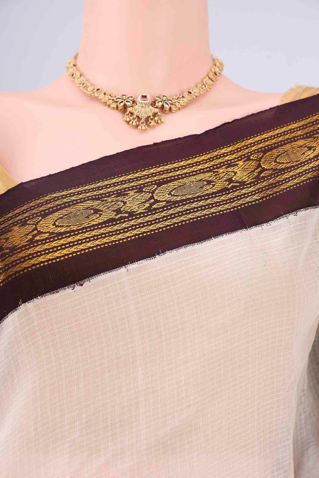 Border image of Off White Gadwal cotton Saree with Checked design on the body and Zari Border. 