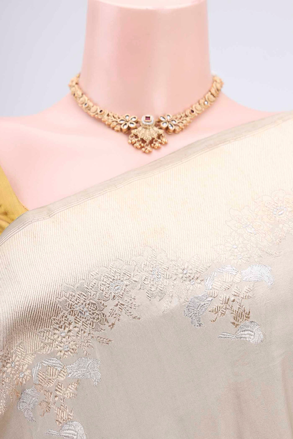 Border image of Beige Banarasi Silk Saree with Zari Butta on the body and Zari Border. 