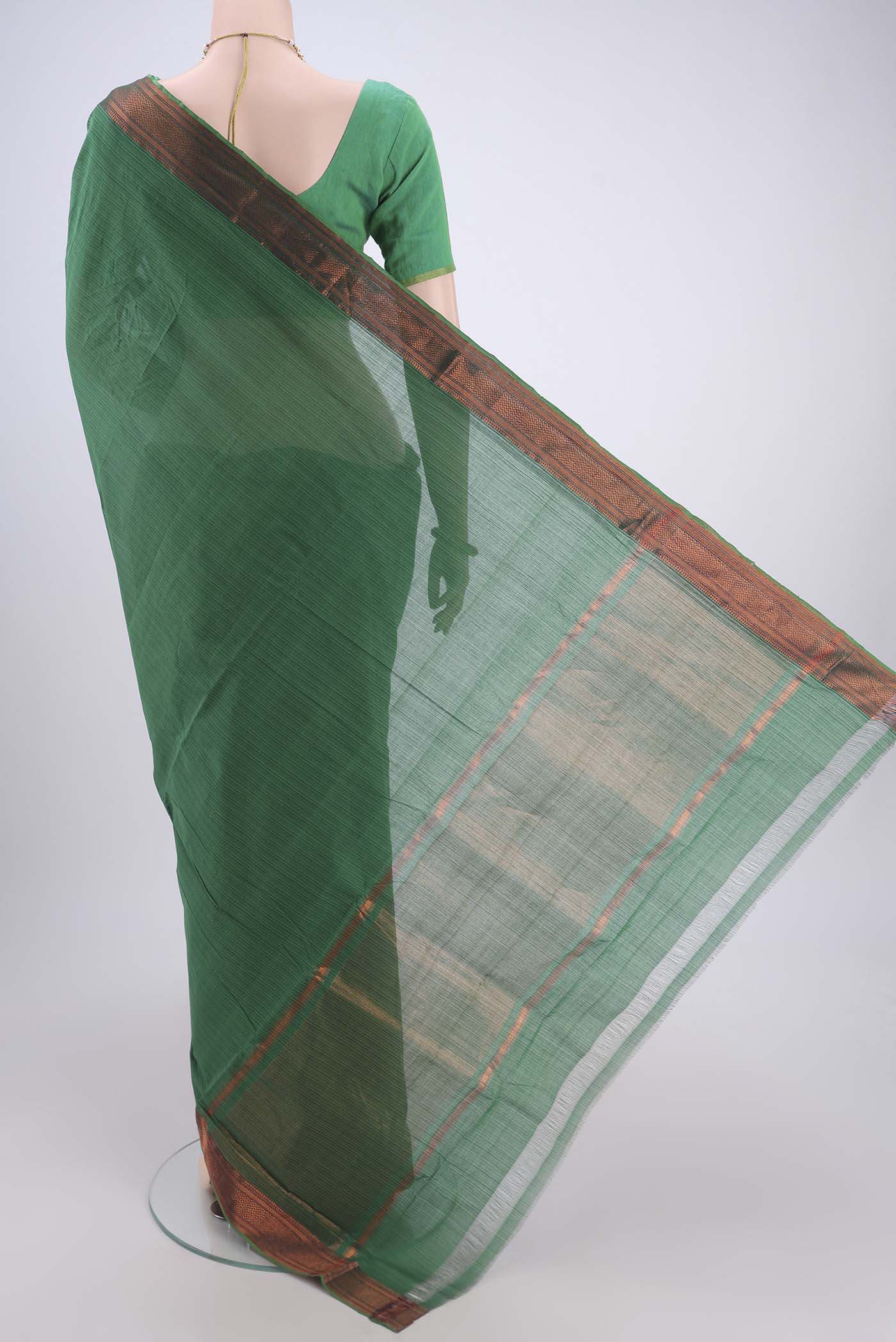 Flat view of Green Mangalagiri Cotton Saree with Plain Body and Zari Border. 