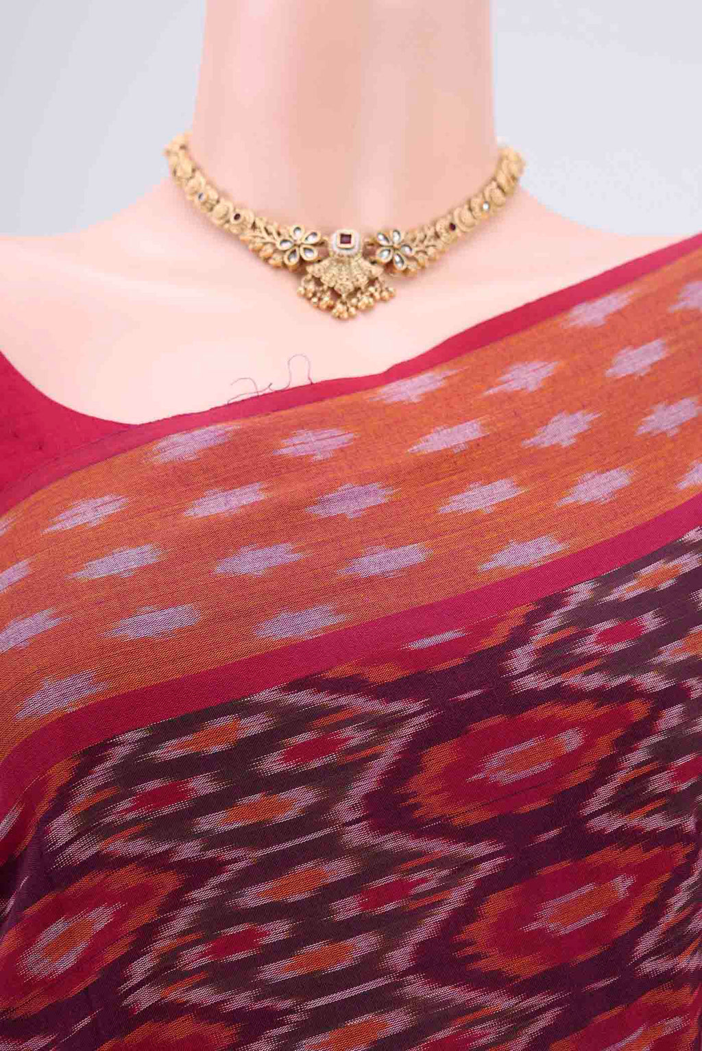 Border image of Magenta Dual Tone Pochampally Cotton Saree with Ikat design on the body and Ikat Border. 