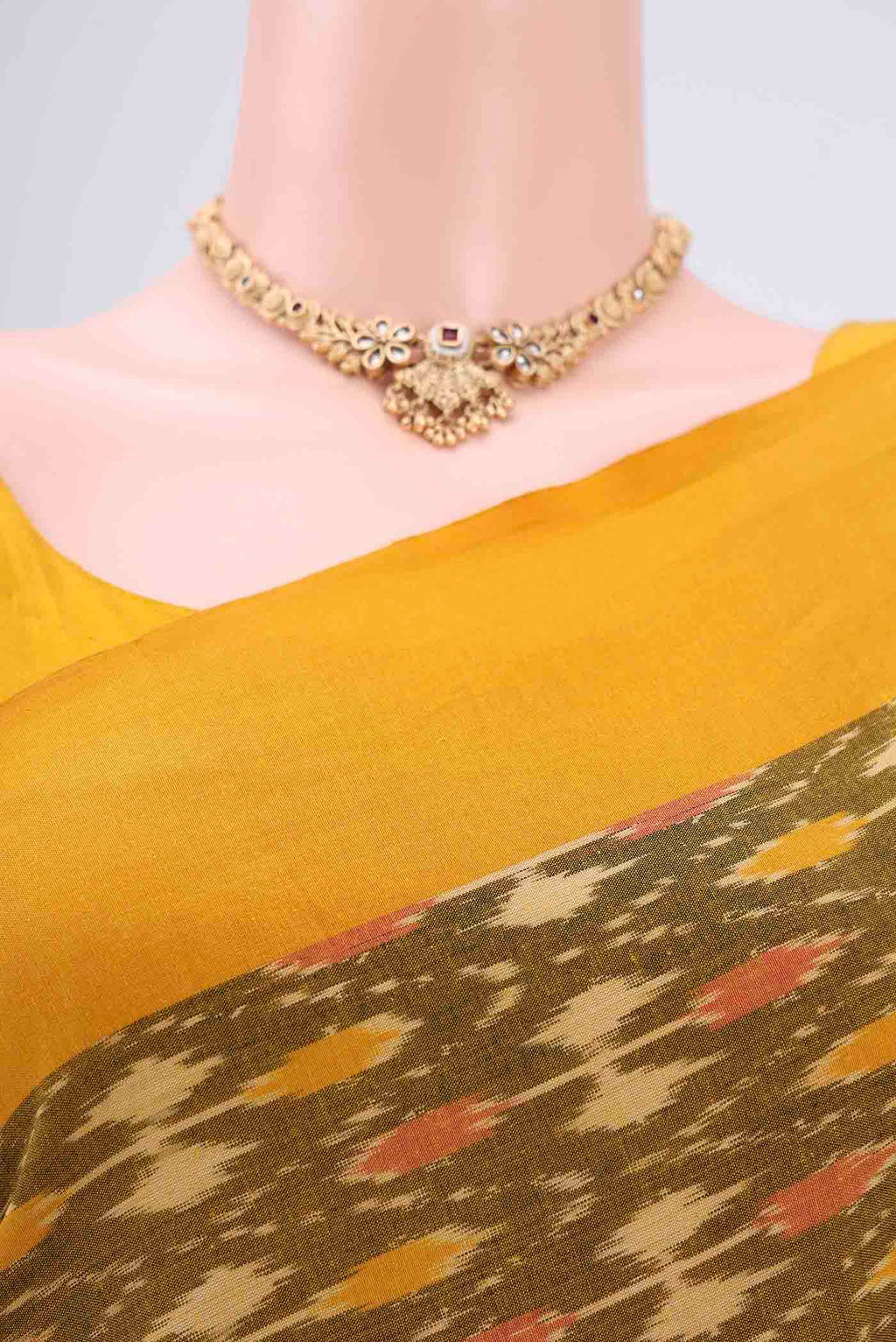 Border image of Mehandi Green Pochampally Cotton Saree with Ikat design on the body and Ikat Border. 