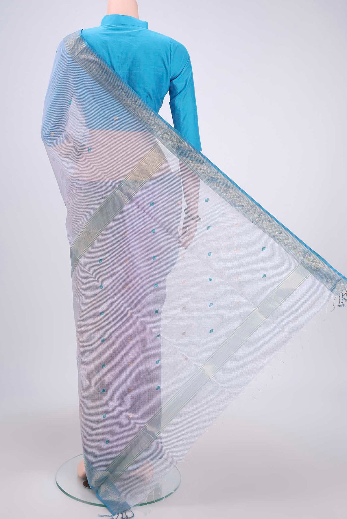 Flat view of Lilac Maheshwari Silk Cotton Saree with Zari And Thread Butta on the body and Zari Border. 