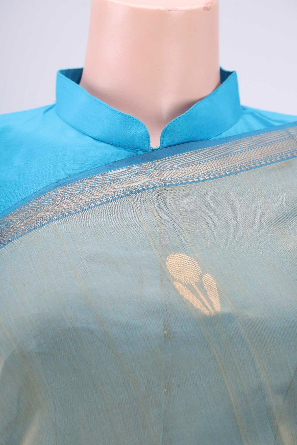 Border image of Sage Green Maheshwari Silk Cotton Saree with Zari And Thread Butta on the body and Zari And Thread Border. 