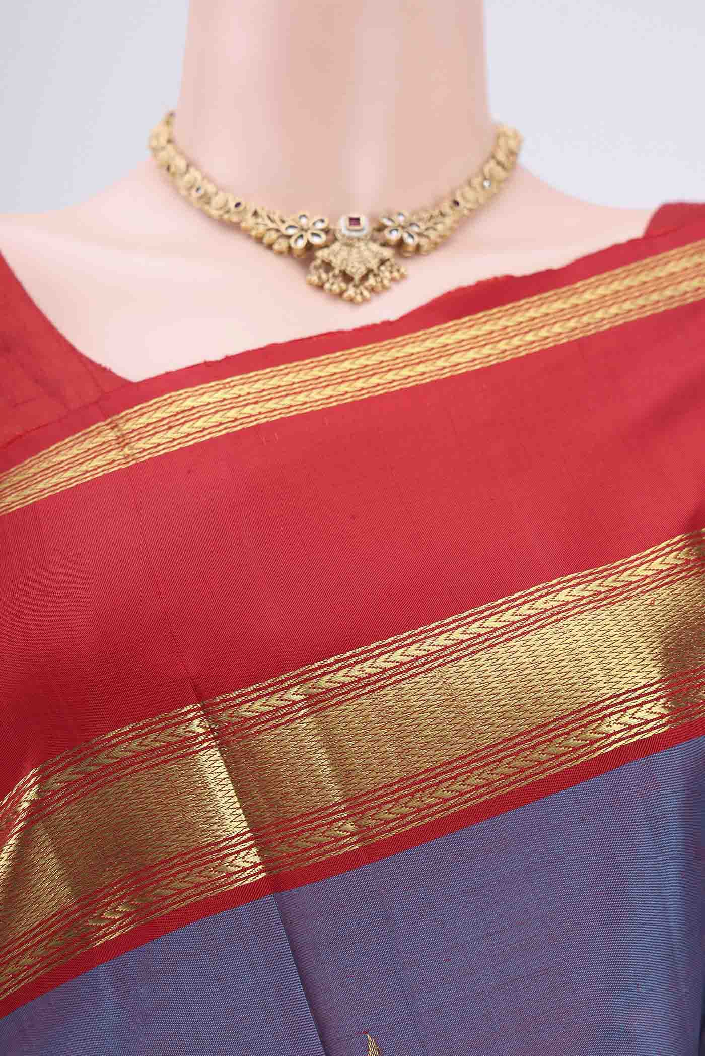 Border image of Mauve Dual Tone Kanjivaram Silk Saree with Checked design on the body and Zari Border. 