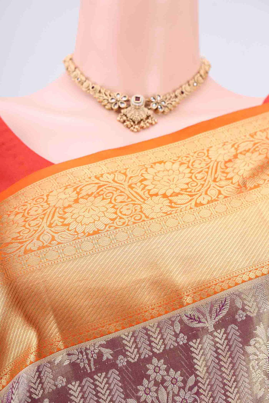 Border image of Magenta Dual Tone Kanchipuram Tissue Silk Saree with Zari Brocade on the body and Zari Border. 