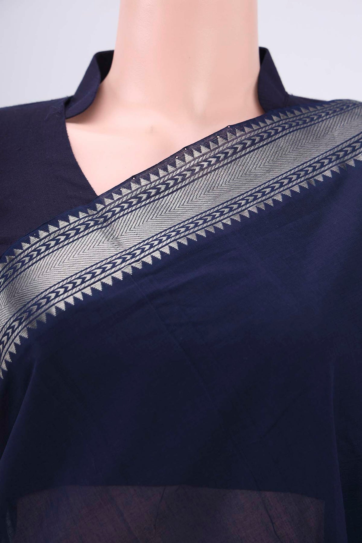 Border image of Navy Blue Mangalagiri Cotton Saree with Plain Body and Zari Border. 