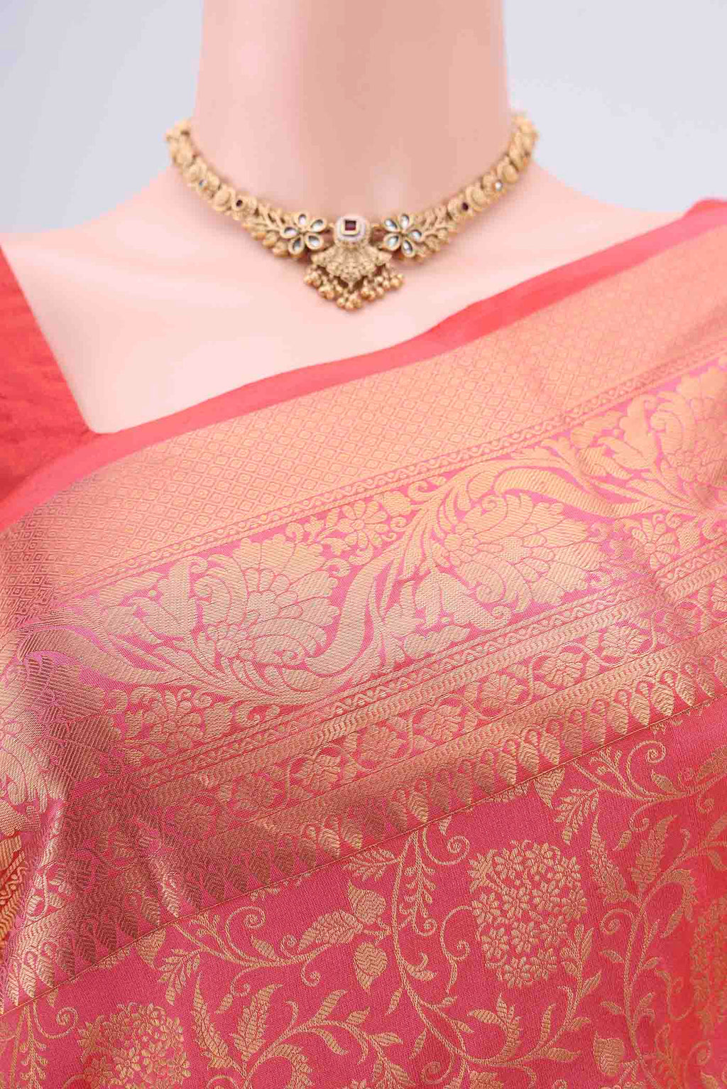 Border image of Peach Dual Tone Bangalore Silk Saree with Zari Brocade on the body and Zari Border. 