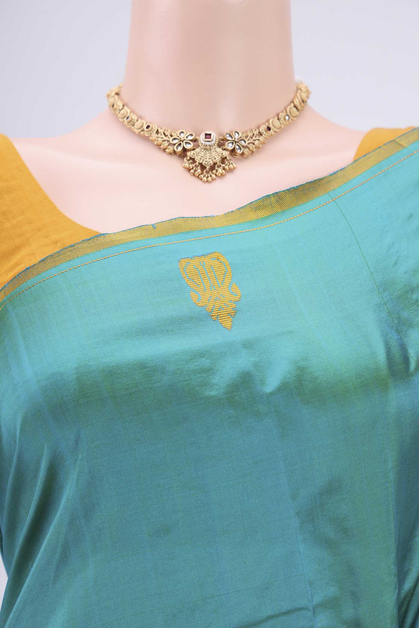 Border image of Sea Green Dual Tone Kanchipuram Silk Saree with Plain Body and Zari And Thread Border. 
