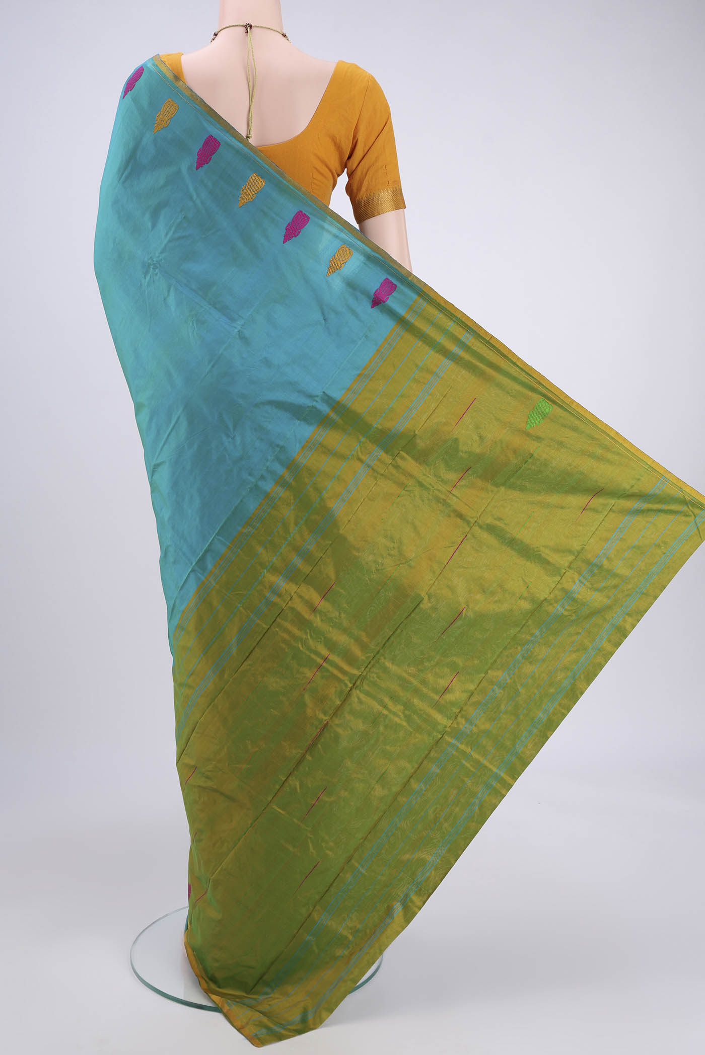 Flat view of Sea Green Dual Tone Kanchipuram Silk Saree with Plain Body and Zari And Thread Border. 