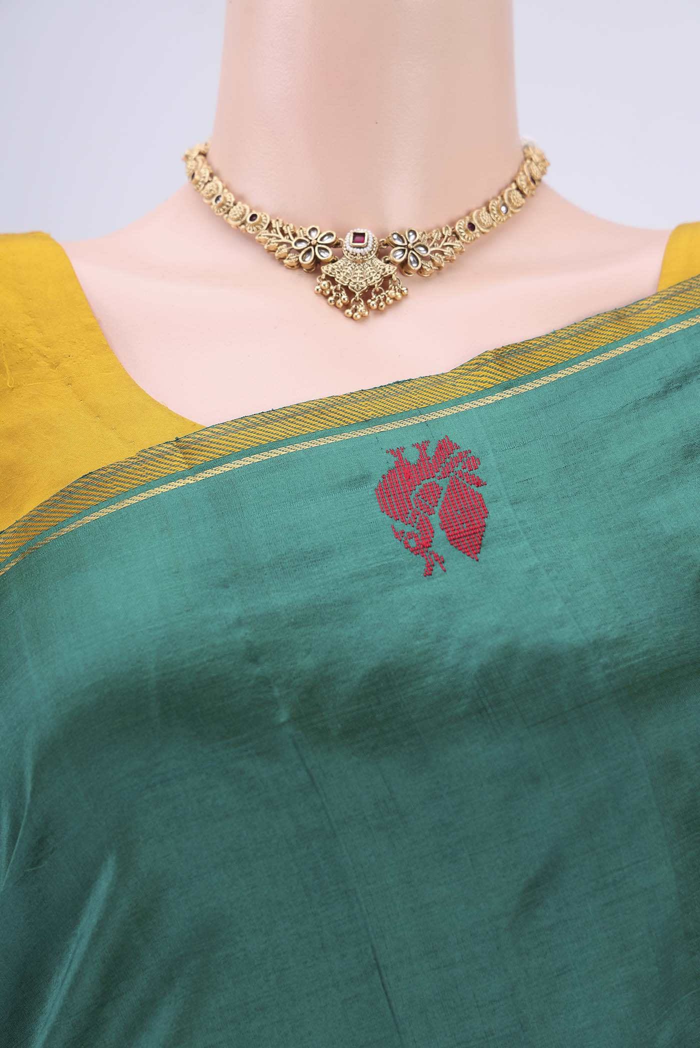 Border image of Green Dual Tone Kanchipuram Silk Saree with Plain Body and Zari And Thread Border. 