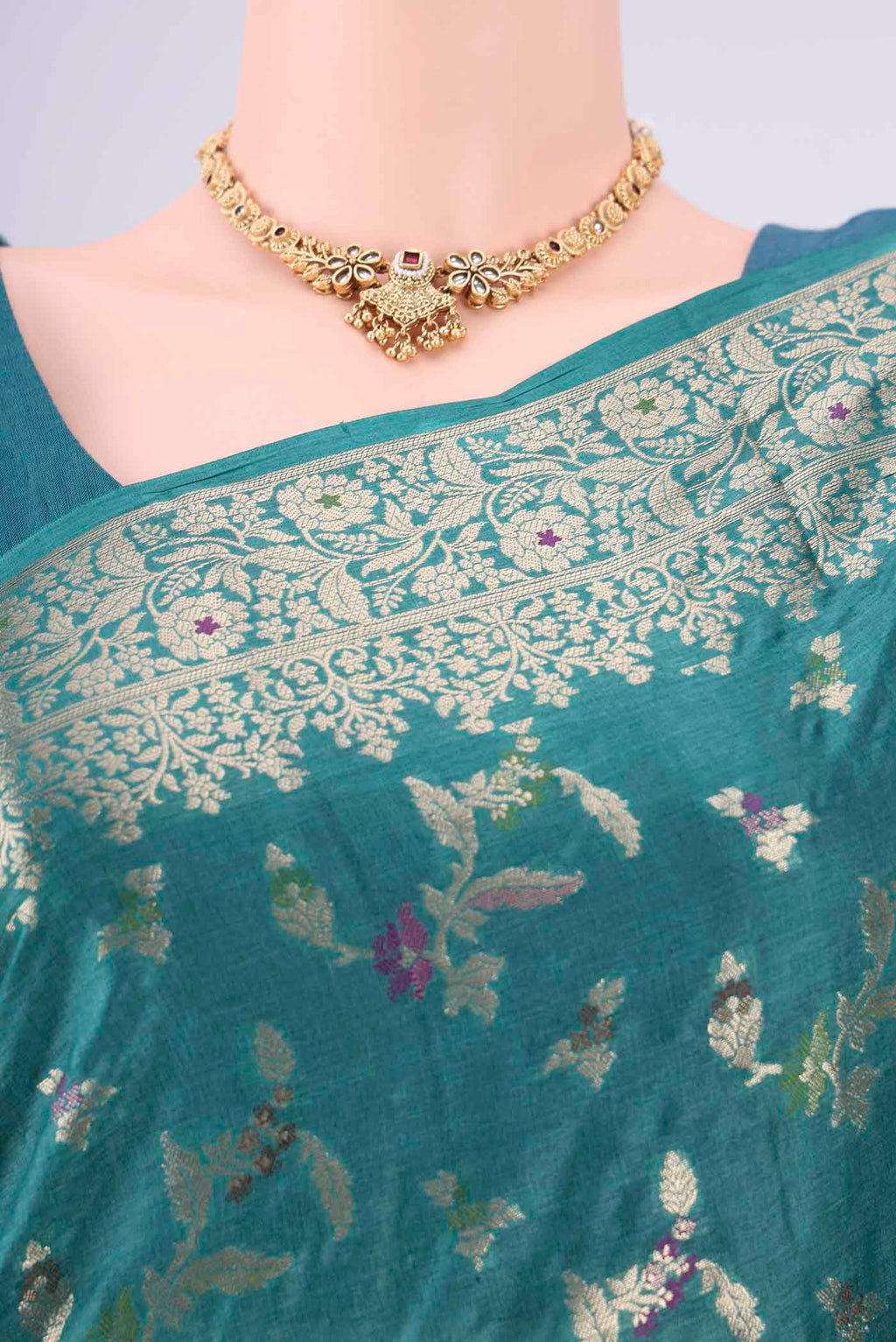 Border image of Sea Green Banarasi Tussar Silk Saree with Zari And Thread Butta on the body and Zari And Thread Border. 
