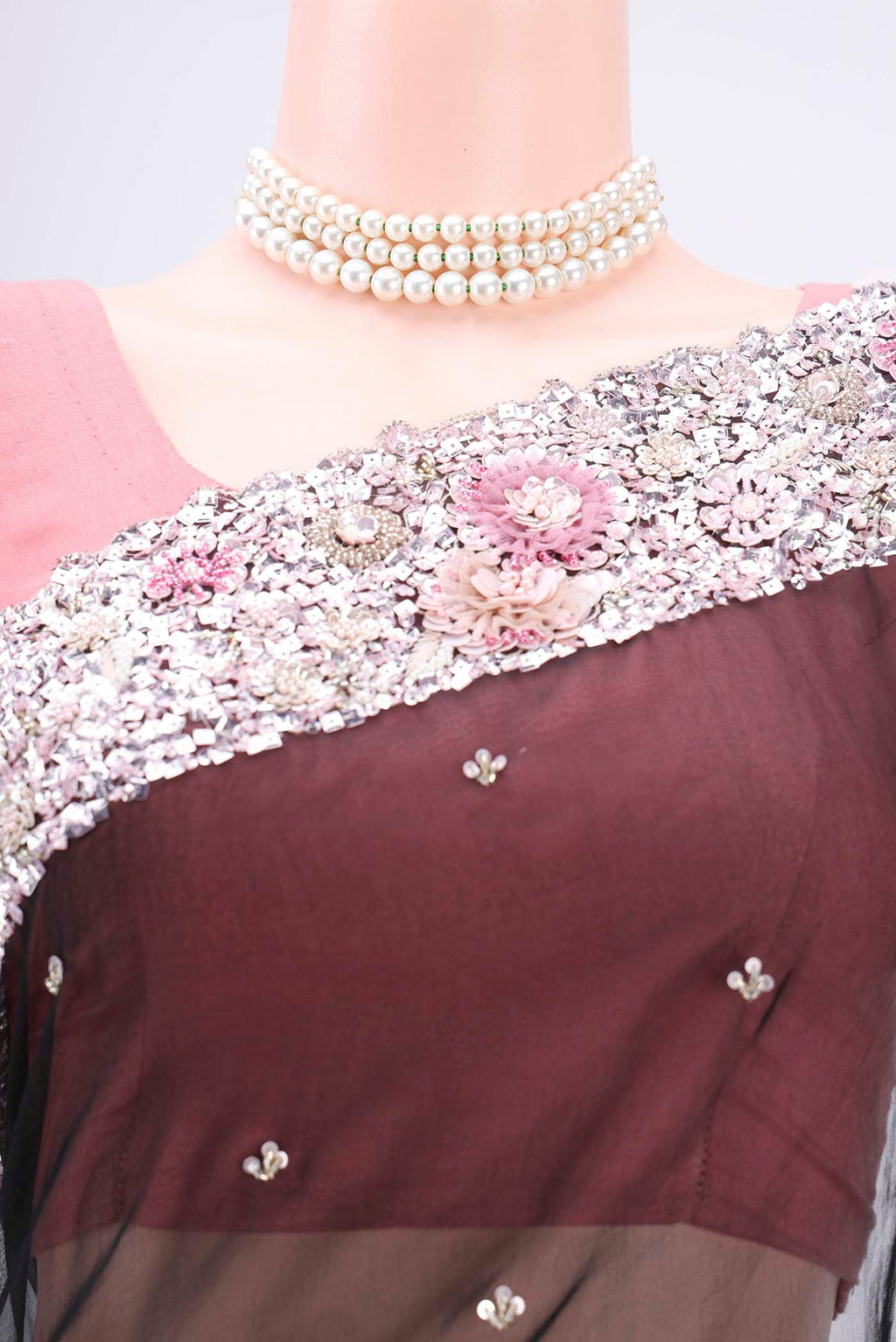 Border image of Black Organza Silk Saree with Embroidery on the body and Embroidery Border. 