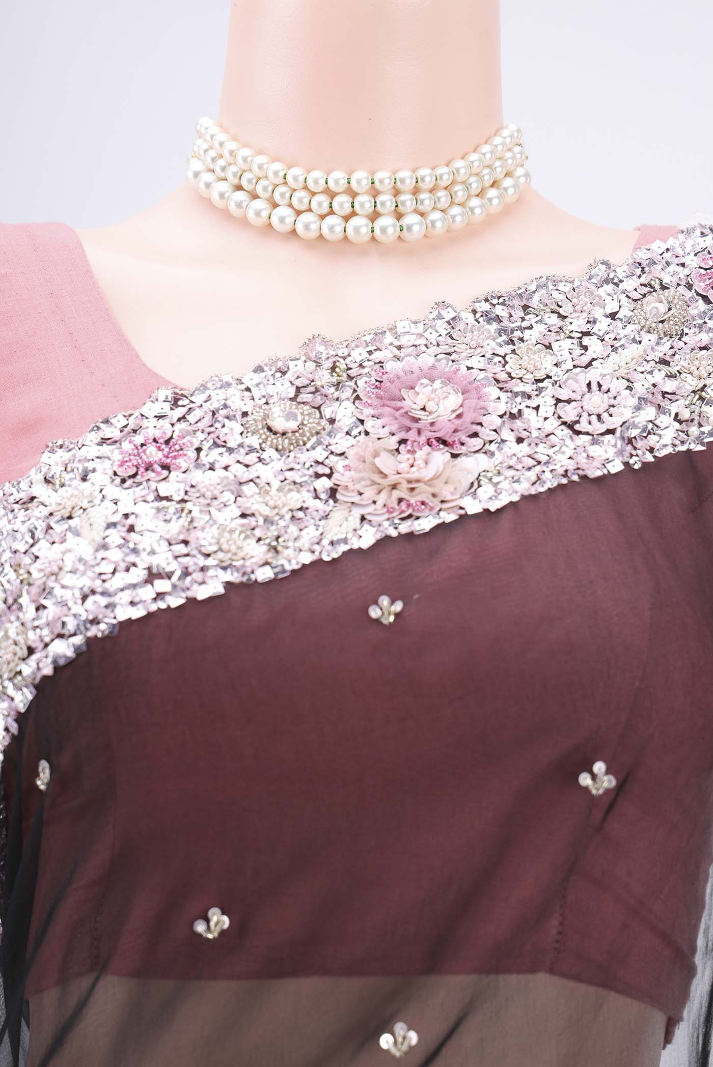 Border image of Black Organza Silk Saree with Embroidery on the body and Embroidery Border. 