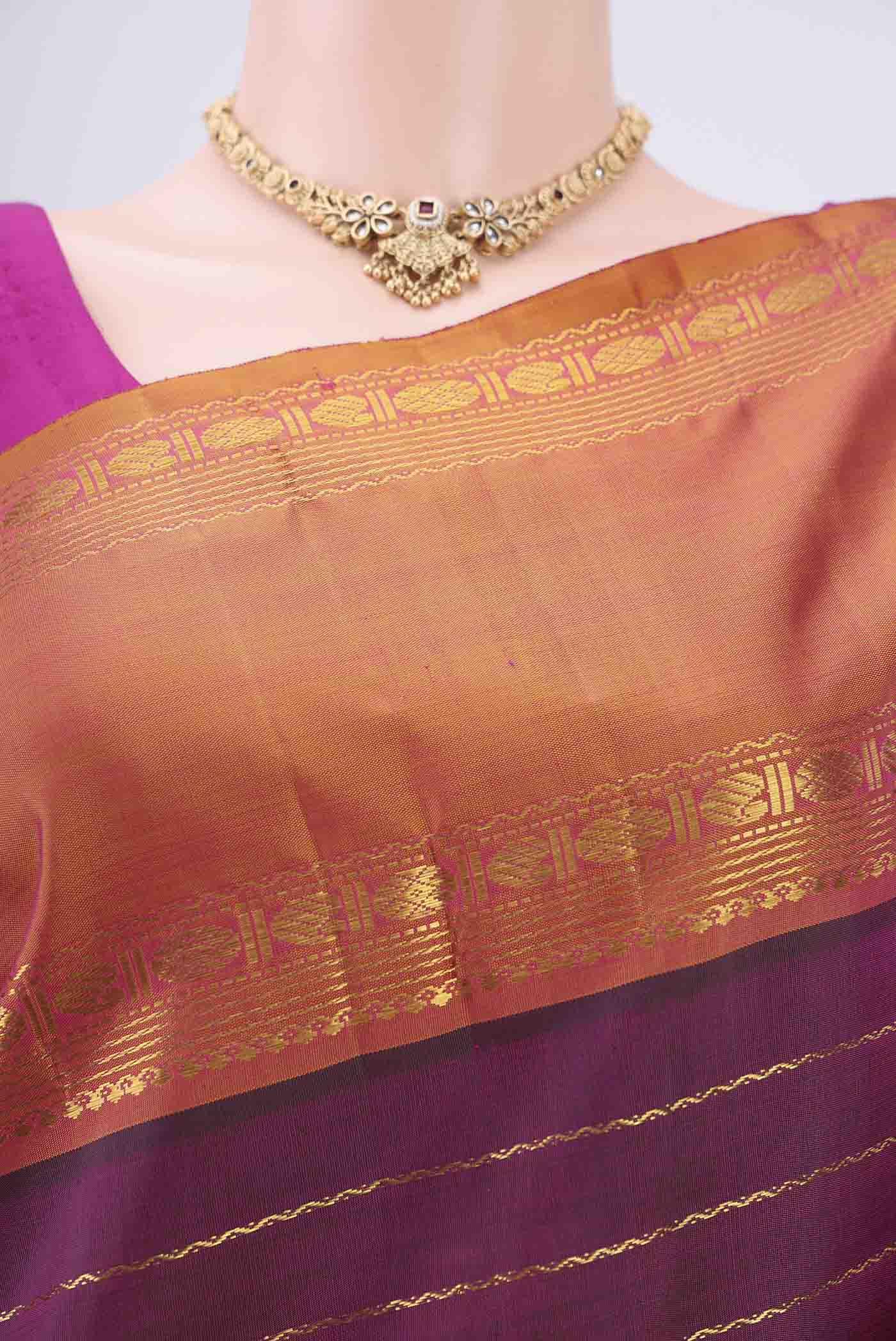 Border image of Magenta Dual Tone Kanjivaram Silk Saree with Veldhari on the body and Ganga Jamuna Border. 