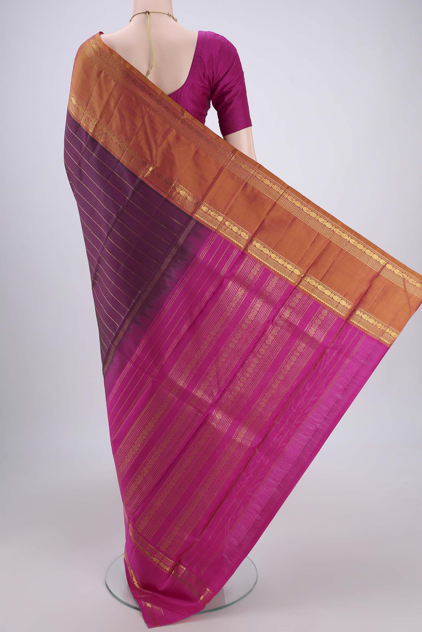 Flat view of Magenta Dual Tone Kanjivaram Silk Saree with Veldhari on the body and Ganga Jamuna Border. 