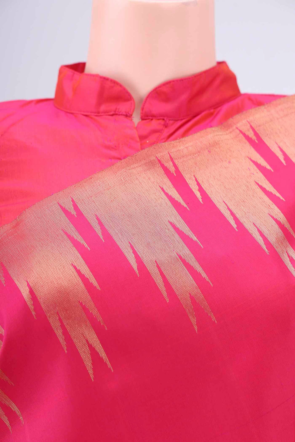 Border image of Pure Silk Pure Zari Rani Pink Kanchipuram Saree with Plain Body and Temple Border. 