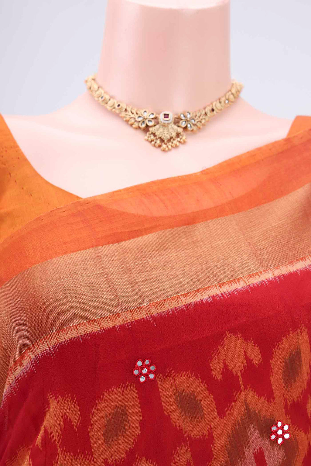 Border image of Red Pochampally Silk Saree with Pure Ikat on the body and Plain Border. 