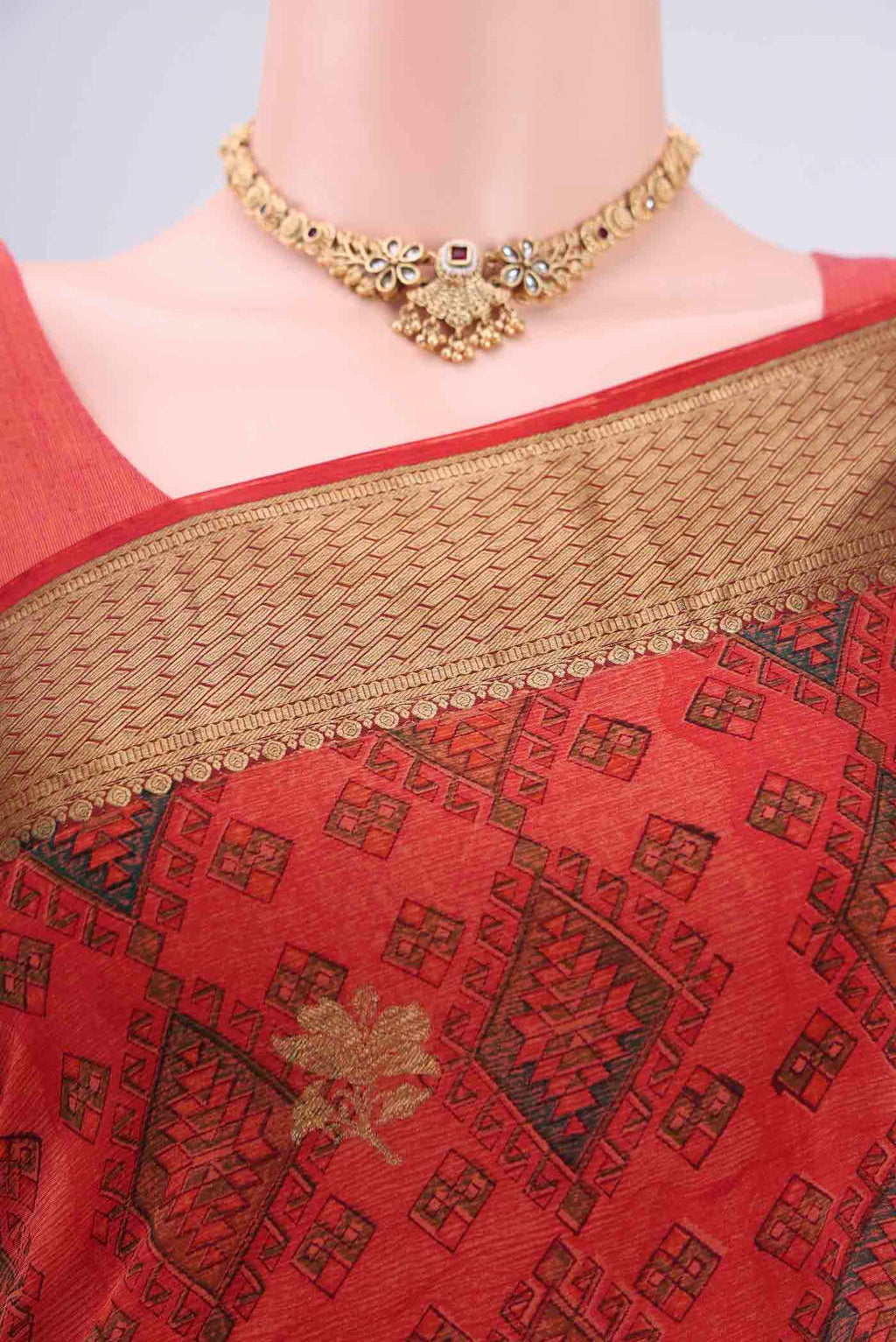 Border image of Maroon Mysore Crepe Saree with Floral Print on the body and Without Border. 