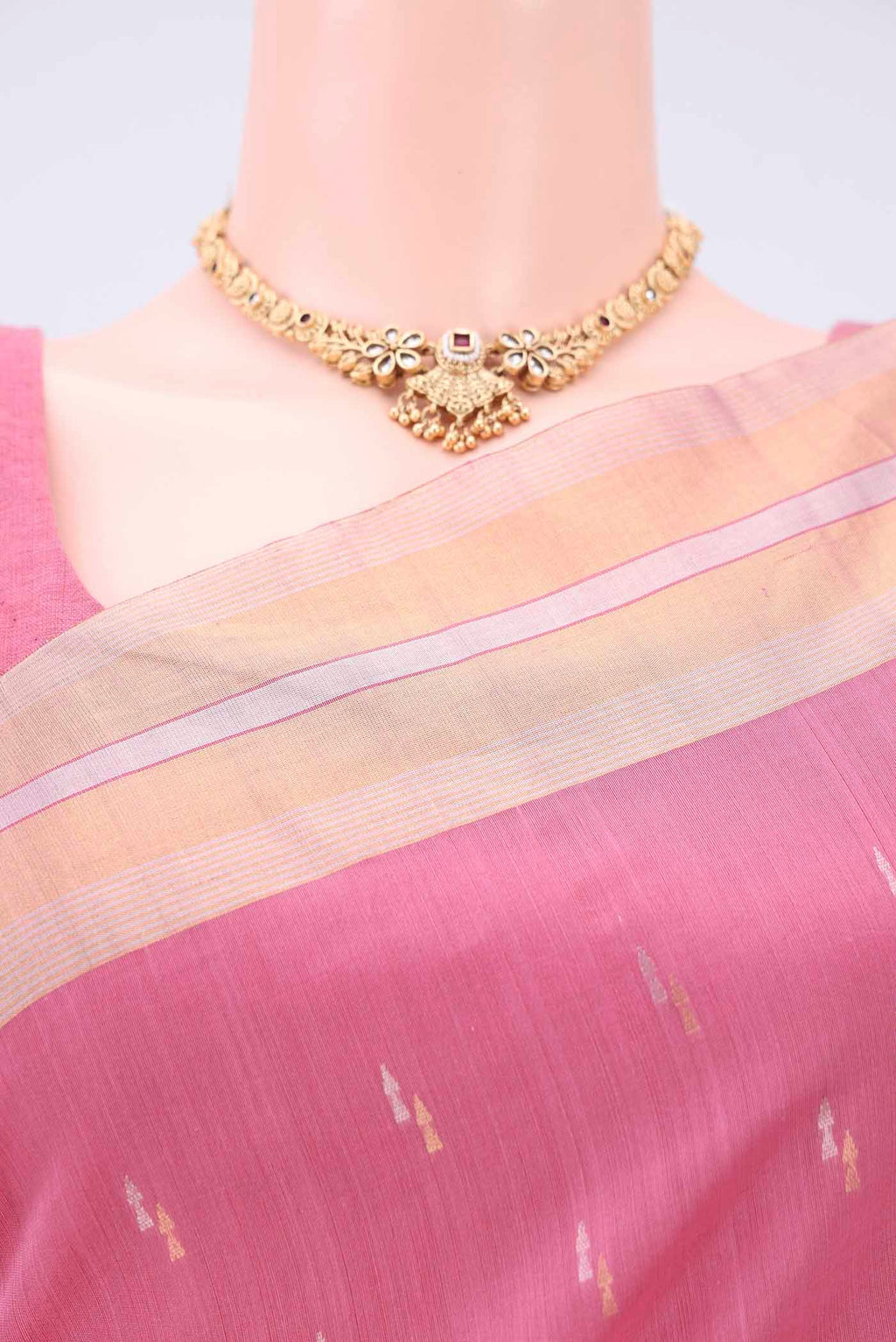 Border image of Rose pink Silk Cotton Saree with Zari Butta on the body and Zari Border. 