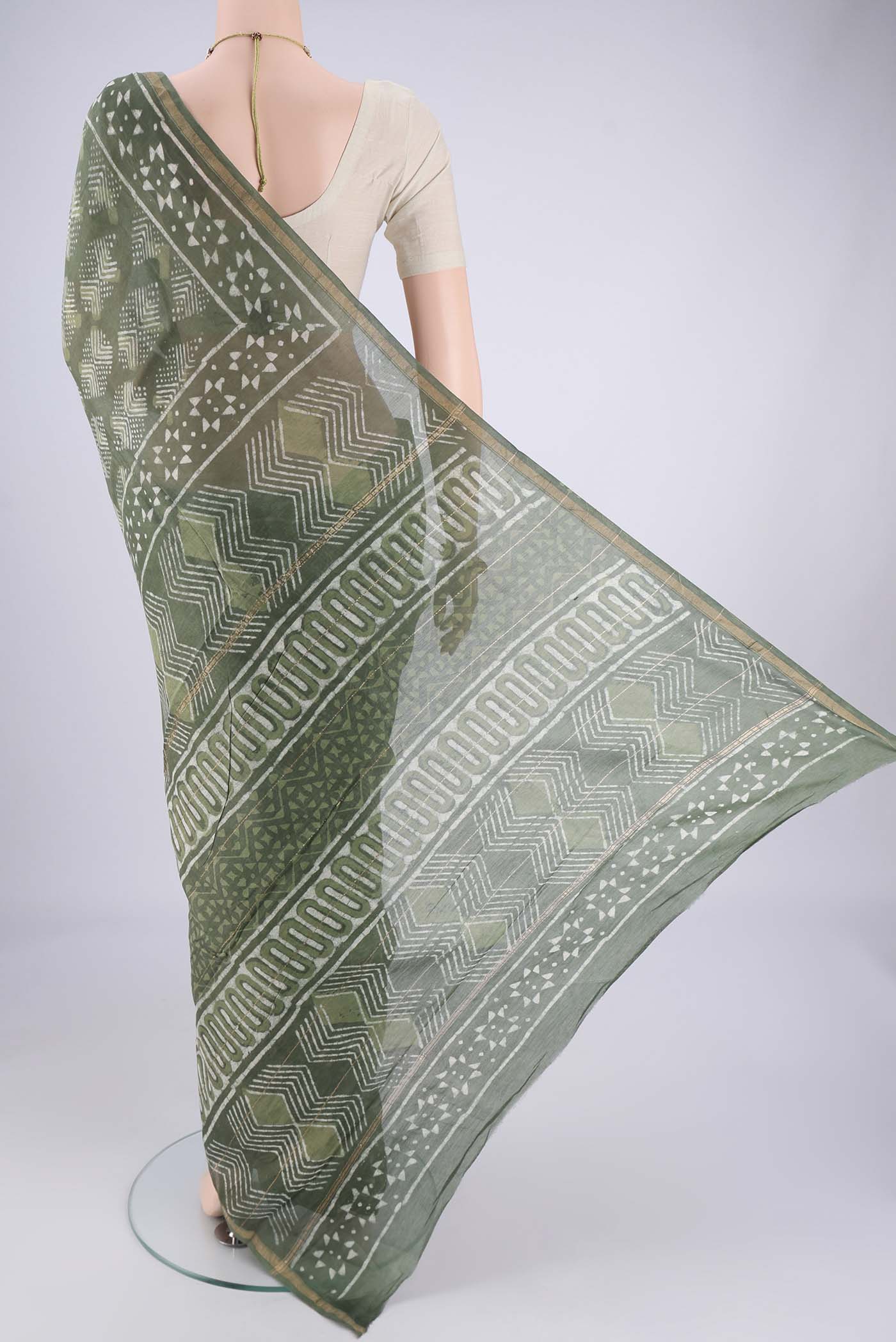 Flat view of Mehandi Green Maheshwari Silk Cotton Saree with Batik Print on the body and Zari Border. 