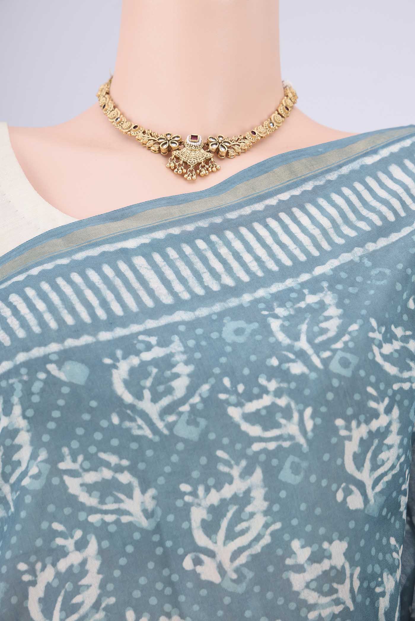 Border image of Maya Blue Maheshwari Silk Cotton Saree with Batik Print on the body and Zari Border. 