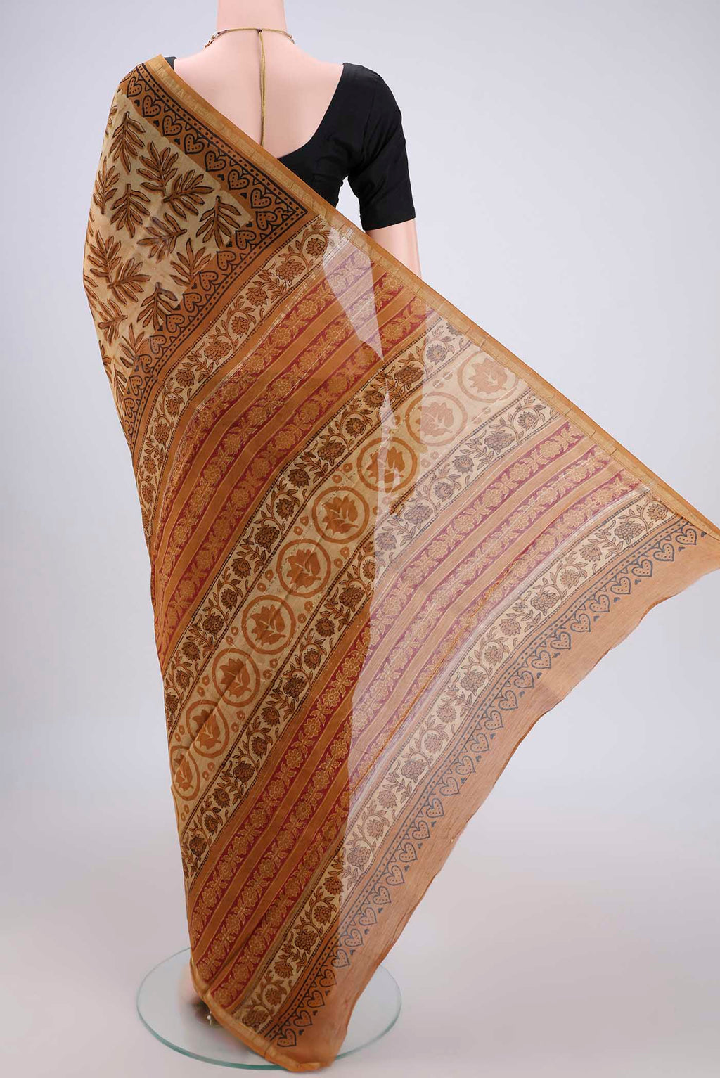 Flat view of Beige Maheshwari Silk Cotton Saree with Batik Print on the body and Zari Border. 