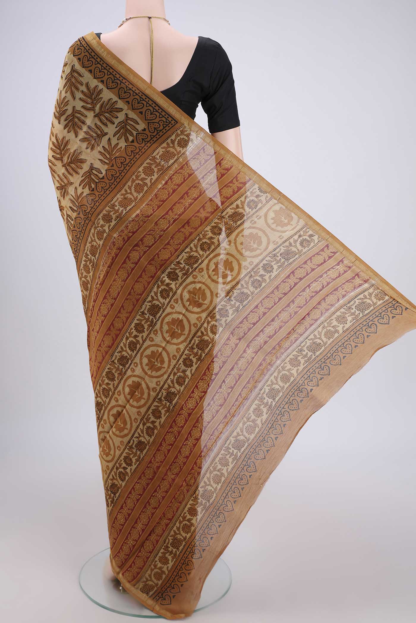 Flat view of Beige Maheshwari Silk Cotton Saree with Batik Print on the body and Zari Border. 